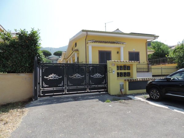 casa indipendente in vendita a Marcellina