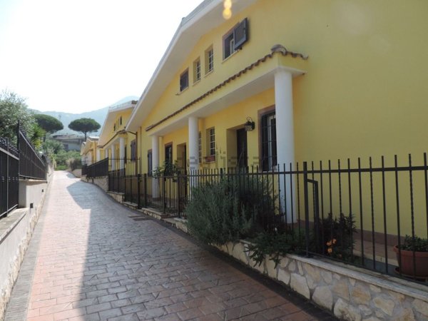 casa indipendente in vendita a Marcellina