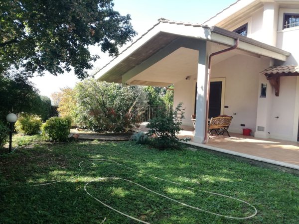 casa indipendente in vendita a Marcellina