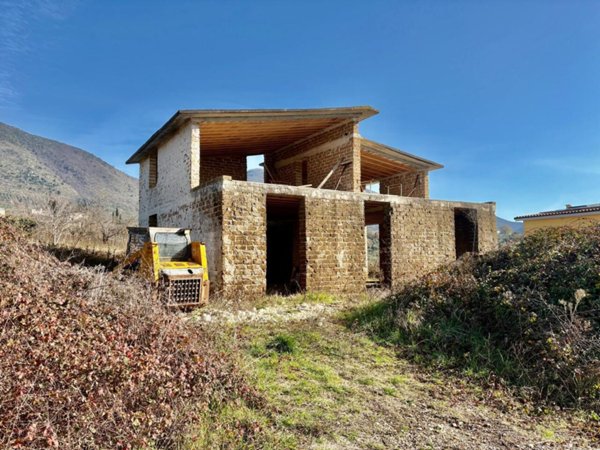 casa indipendente in vendita a Marcellina