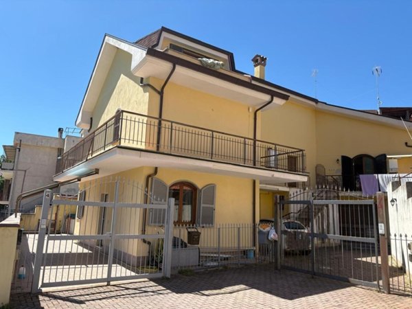 casa indipendente in vendita a Marcellina