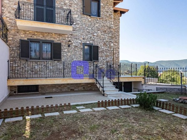 casa indipendente in vendita a Marcellina