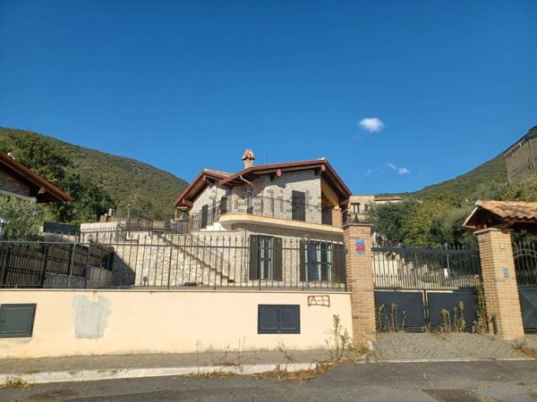 casa indipendente in vendita a Marcellina