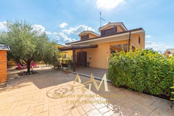 casa indipendente in vendita a Marcellina