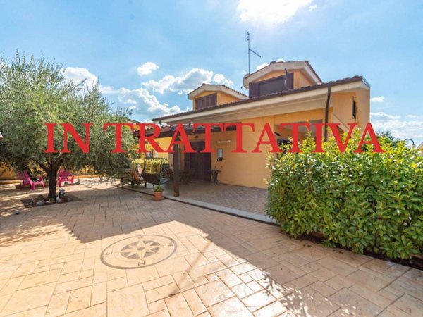 casa indipendente in vendita a Marcellina
