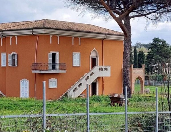 casa indipendente in vendita a Marino in zona Frattocchie