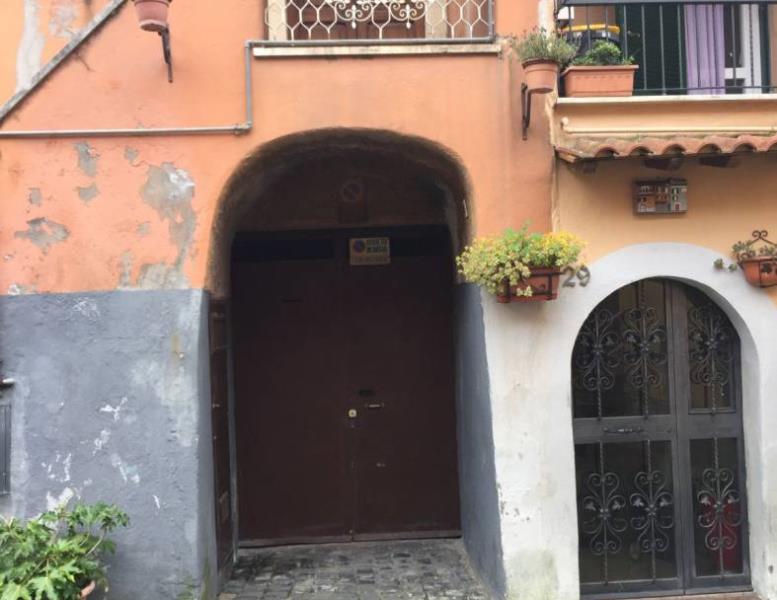 locale commerciale in vendita a Marino