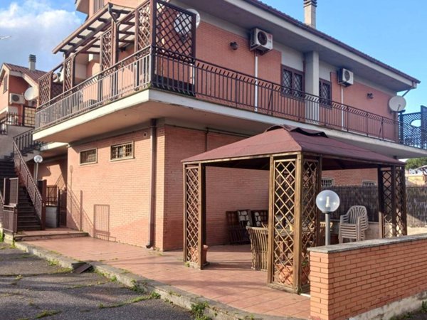 appartamento in vendita a Marino in zona Poggio delle Mole
