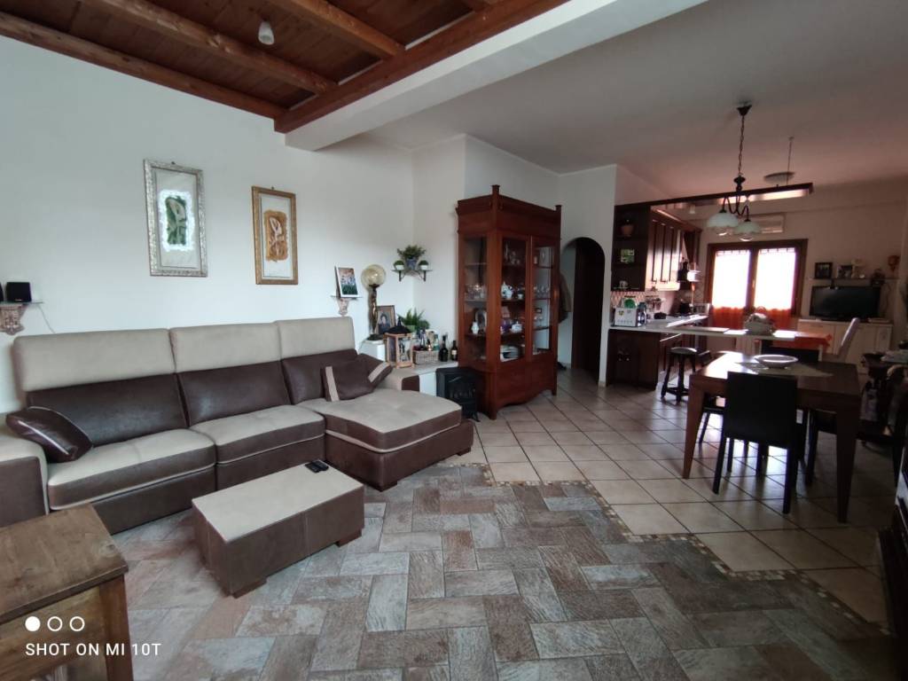 casa indipendente in vendita a Marino in zona Santa Maria delle Mole
