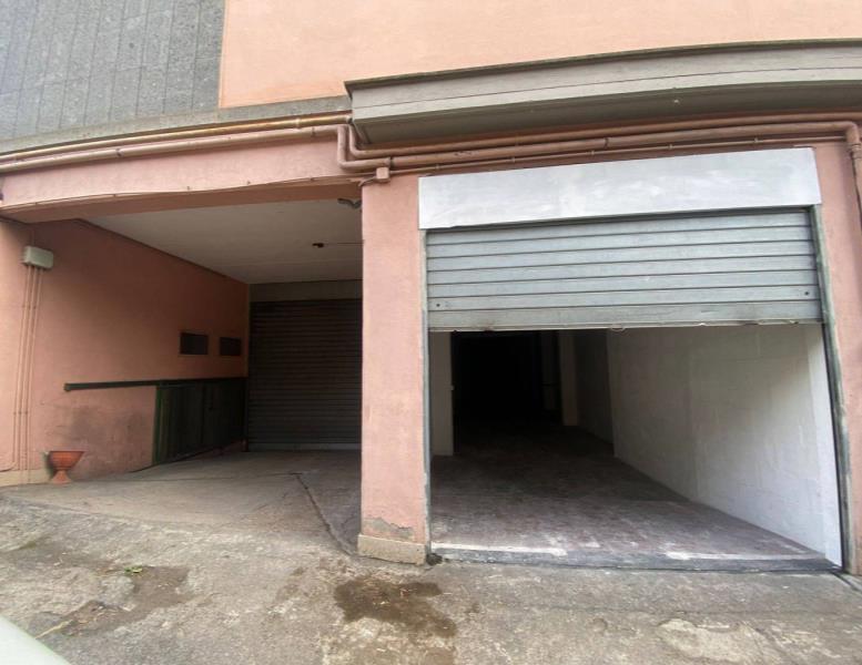 locale commerciale in vendita a Marino