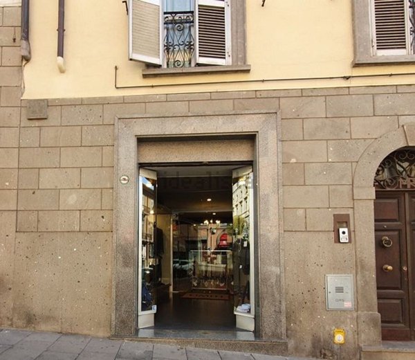 locale commerciale in vendita a Marino