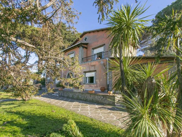 casa indipendente in vendita a Marino in zona Due Santi