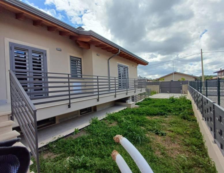 casa indipendente in vendita a Marino in zona Poggio delle Mole