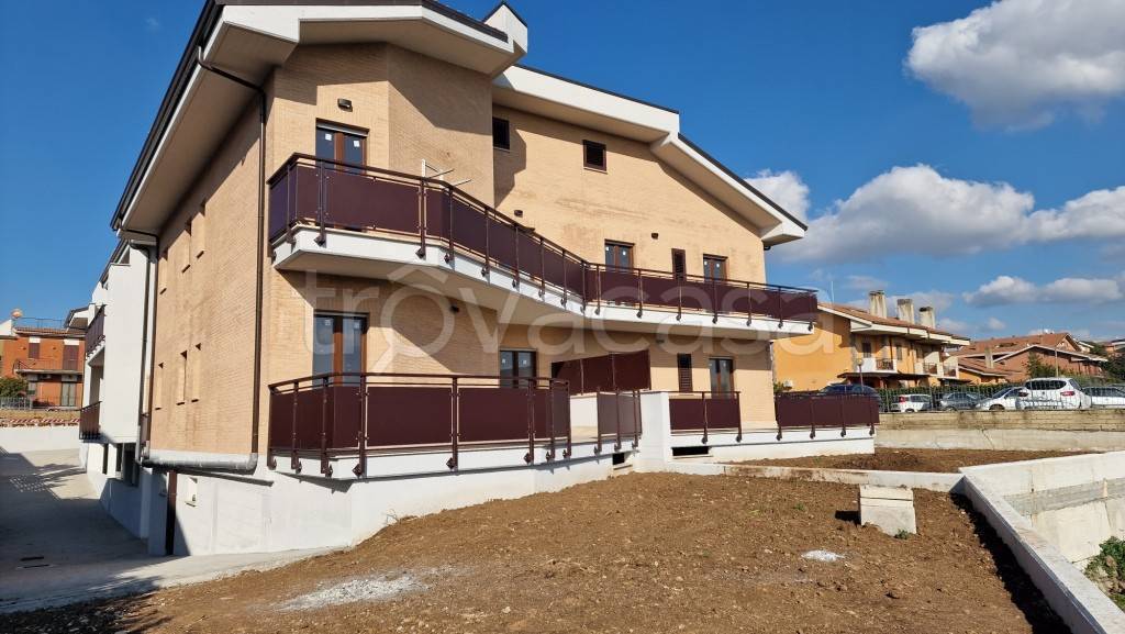 appartamento in vendita a Marino in zona Santa Maria delle Mole