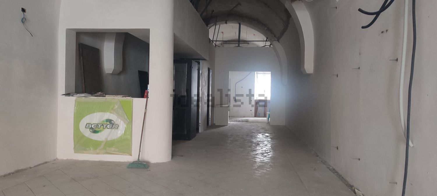 locale commerciale in vendita a Marino