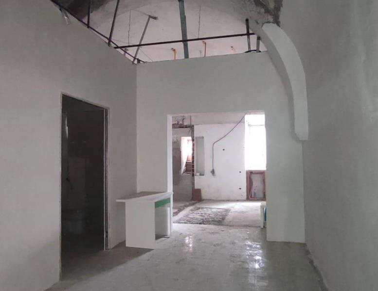 locale commerciale in vendita a Marino