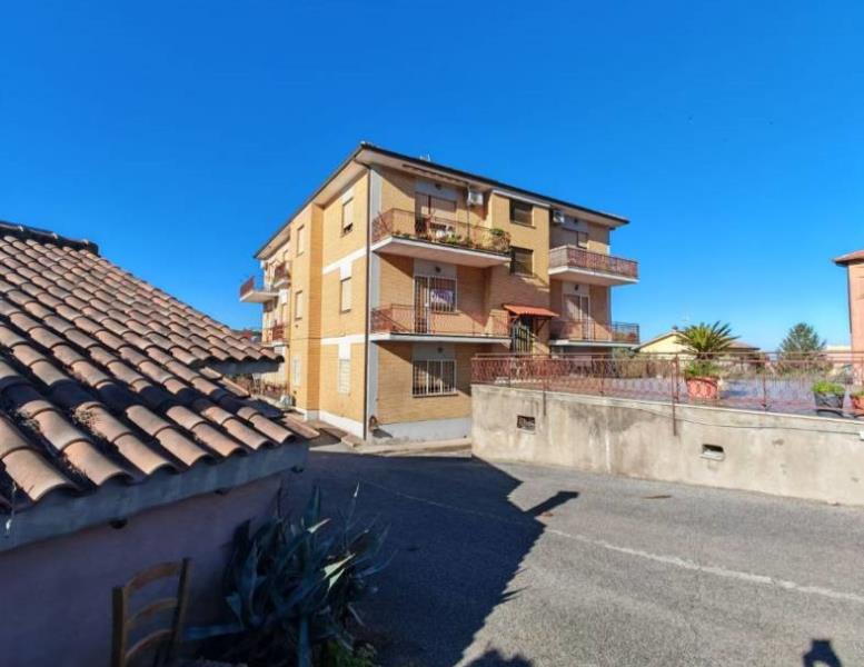 appartamento in vendita a Marino in zona Frattocchie