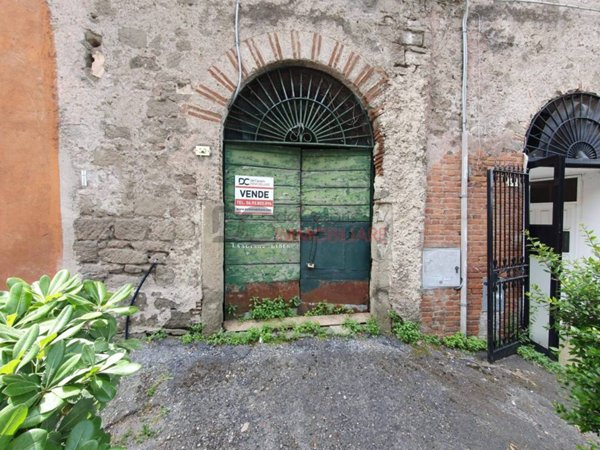 locale commerciale in vendita a Marino in zona Cava dei Selci