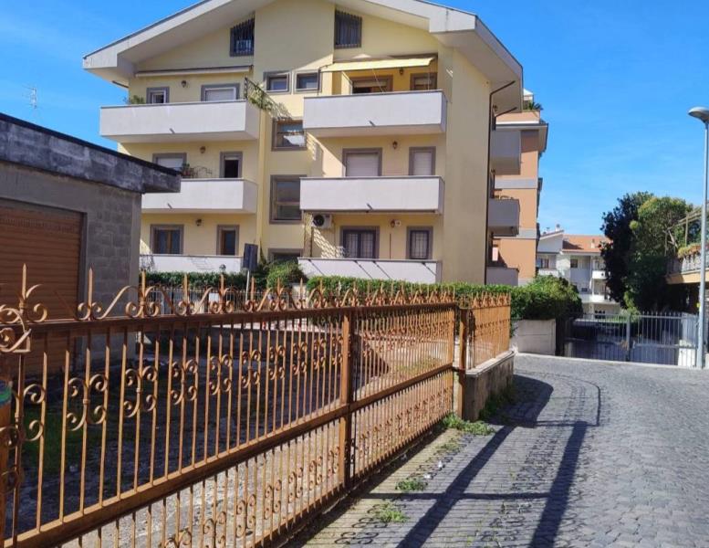 appartamento in vendita a Marino in zona Poggio delle Mole