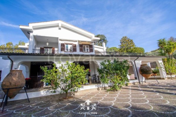 casa indipendente in vendita a Marino in zona Due Santi