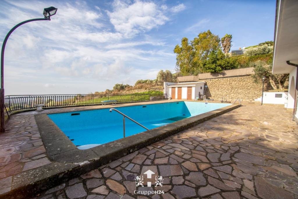 casa indipendente in vendita a Marino in zona Due Santi