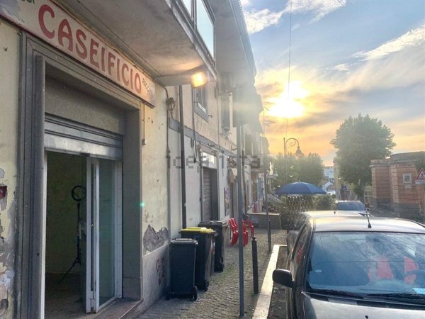 locale commerciale in vendita a Marino
