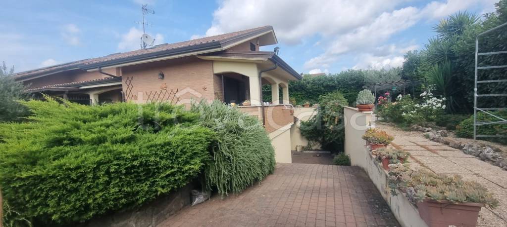 casa indipendente in vendita a Marino in zona Frattocchie