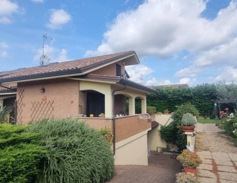 casa indipendente in vendita a Marino in zona Frattocchie