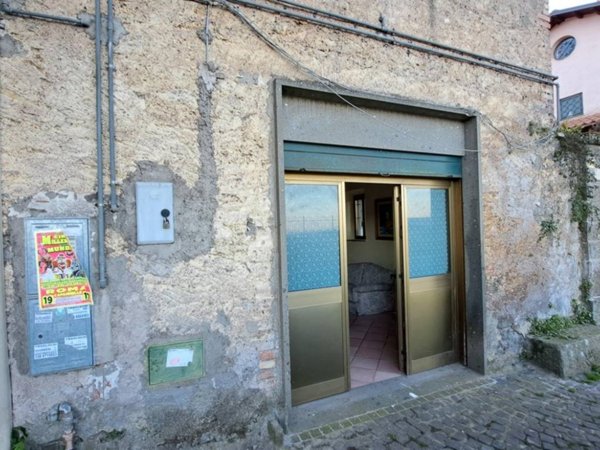negozio in vendita a Marino