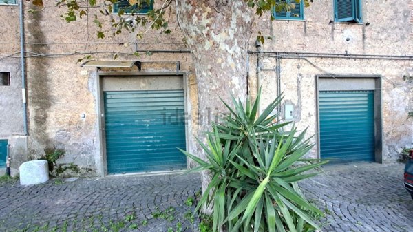 locale commerciale in vendita a Marino