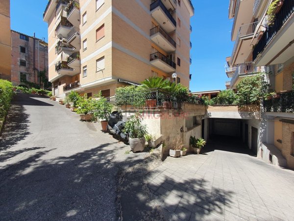 locale di sgombero in vendita a Marino in zona Cava dei Selci