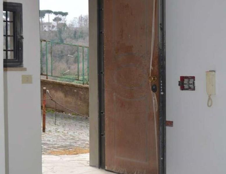 locale commerciale in vendita a Marino