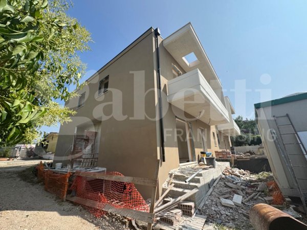 casa indipendente in vendita a Marino in zona Santa Maria delle Mole