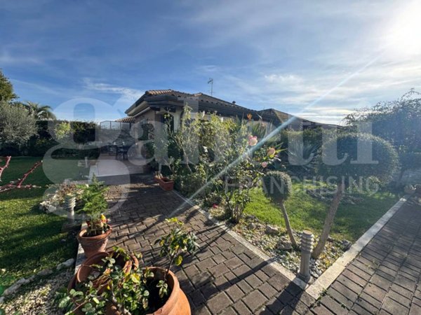 casa indipendente in vendita a Marino