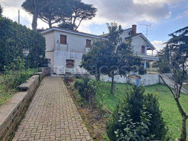 casa indipendente in vendita a Marino in zona Due Santi