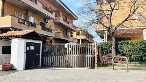 locale di sgombero in vendita a Marino in zona Frattocchie