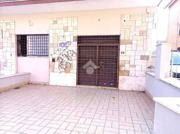negozio in vendita a Marino in zona Cava dei Selci