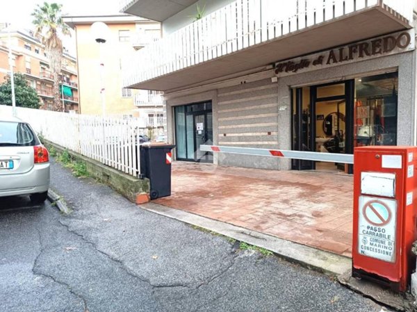 negozio in vendita a Marino