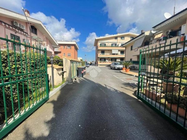negozio in vendita a Marino in zona Cava dei Selci