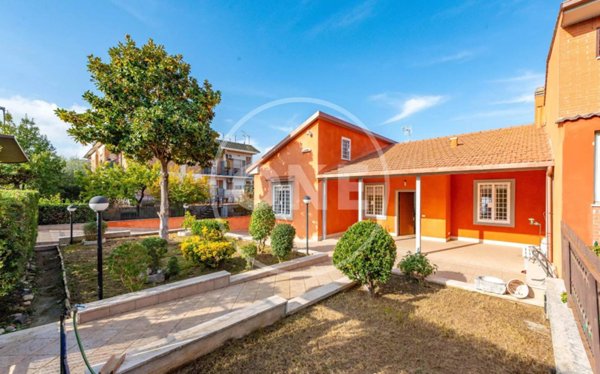 casa indipendente in vendita a Marino in zona Santa Maria delle Mole
