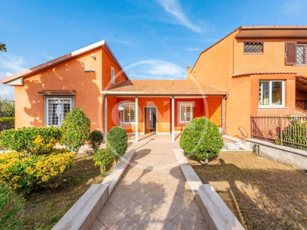 casa indipendente in vendita a Marino in zona Santa Maria delle Mole
