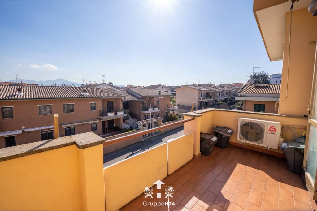 appartamento in vendita a Marino in zona Poggio delle Mole