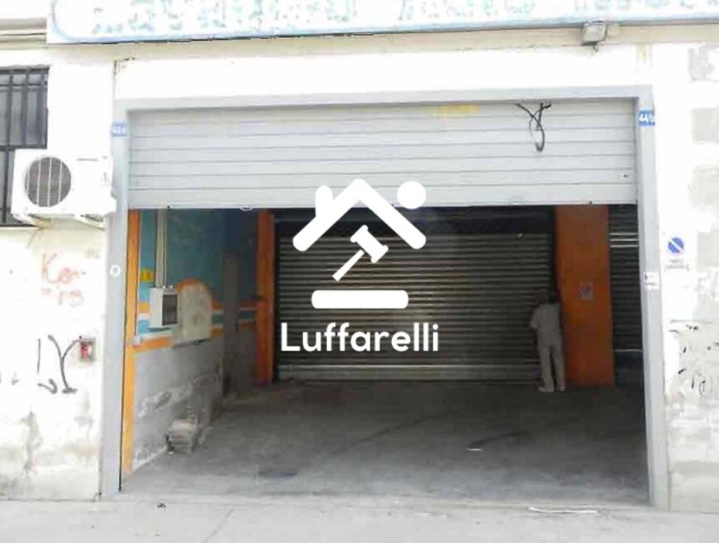 locale commerciale in vendita a Marino in zona Castelluccia