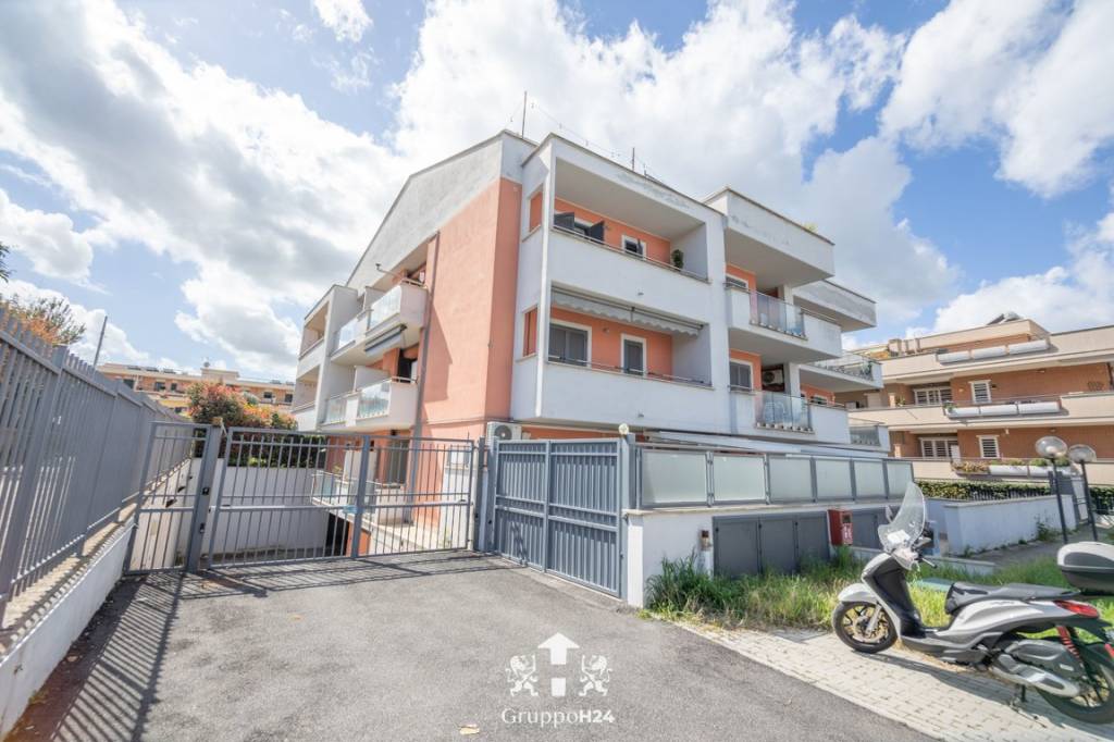 appartamento in vendita a Marino in zona Poggio delle Mole