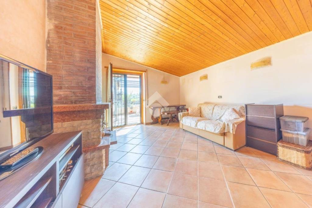 casa indipendente in vendita a Marino in zona Santa Maria delle Mole
