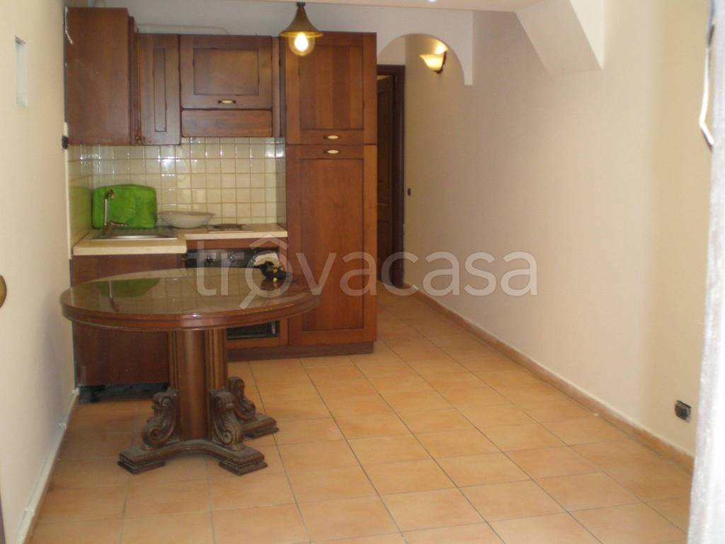 locale commerciale in vendita a Marino