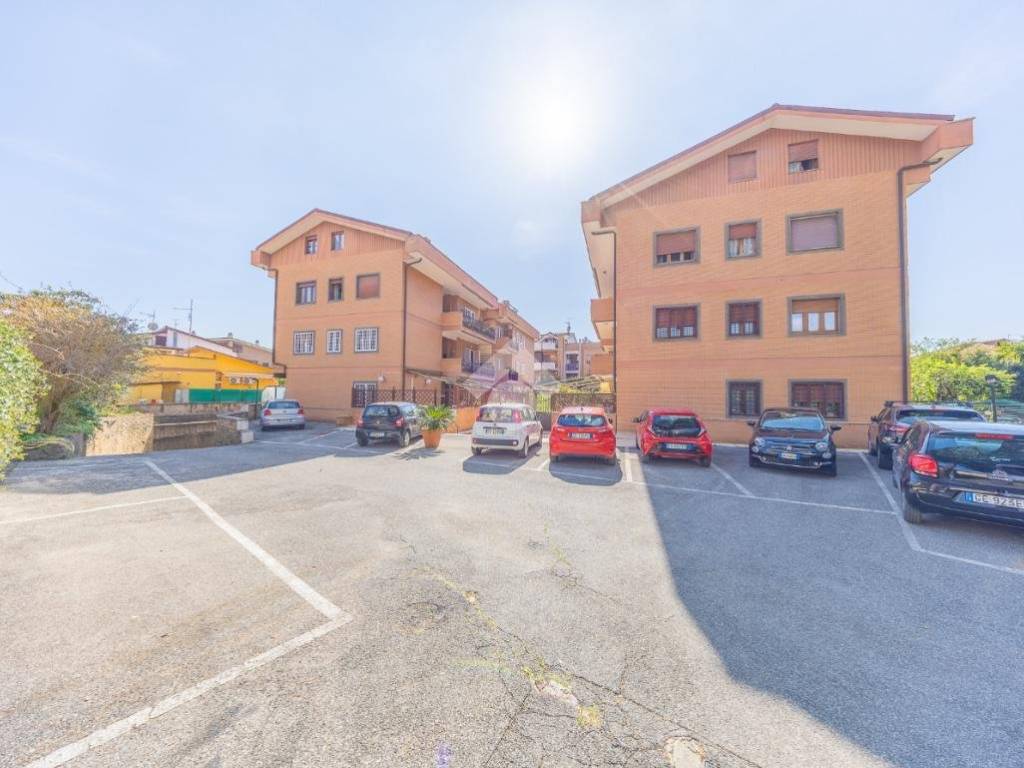 appartamento in vendita a Marino in zona Frattocchie