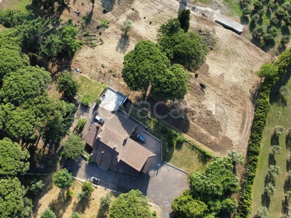 casa indipendente in vendita a Marino in zona Due Santi