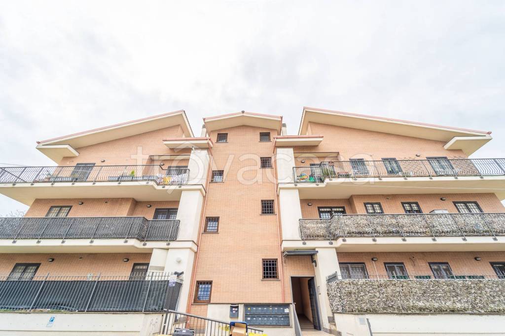 appartamento in vendita a Marino in zona Poggio delle Mole