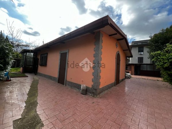 casa indipendente in vendita a Marino in zona Santa Maria delle Mole
